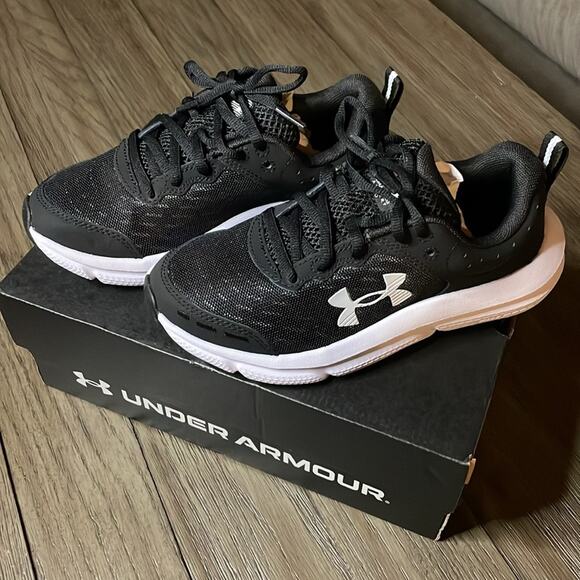 NIB Under Armour boys grade school Assert 10 shoe size 3.5wide - Picture 2 of 11